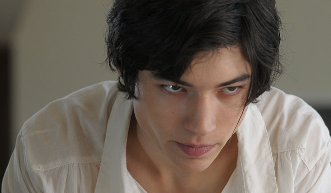 INTERVIEW｜映画『少年は残酷な弓を射る』エズラ・ミラー　インタビュー