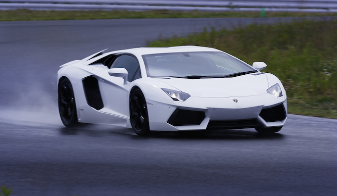 アヴェンタドールにサーキットで試乗｜Lamborghini ギャラリー