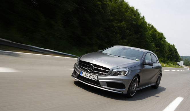 新生Aクラスに試乗―渡辺敏史篇｜Mercedes-benz ギャラリー