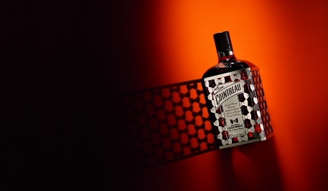 EAT｜コアントロー｜ボウタイをまとったエレガントなボトルが登場！｜Cointreau