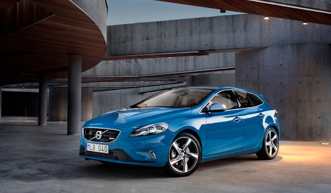 ボルボ新型「V40」の「Rデザイン」登場｜Volvo