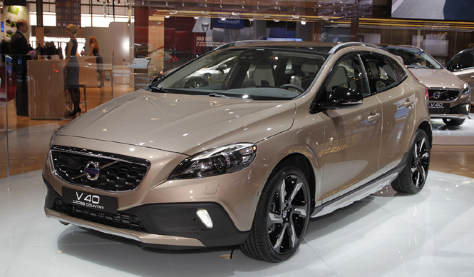 ボルボV40にクロスカントリーモデルを追加｜Volvo ギャラリー