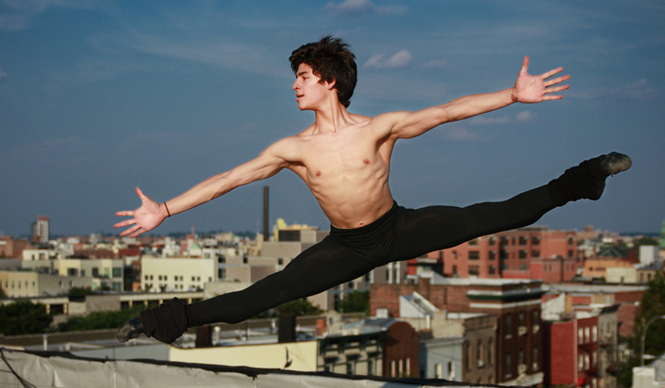 異なる環境を生きながら、夢を追う6人の子どもたちのドキュメンタリー『ファースト・ポジション 夢に向かって踊れ！』