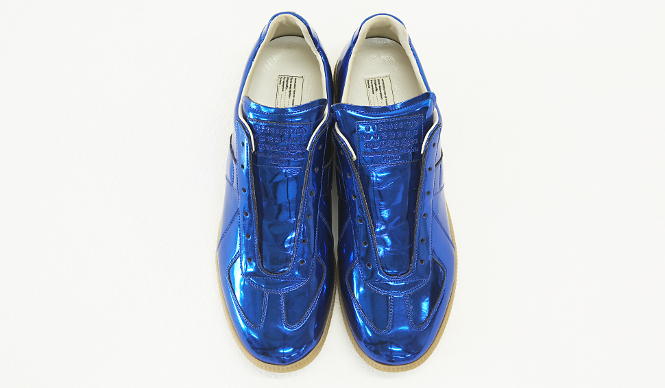 メゾン マルタン マルジェラよりメタリックブルーの「レプリカ」ジャーマントレーナー地方店限定発売｜Maison Martin Margiela