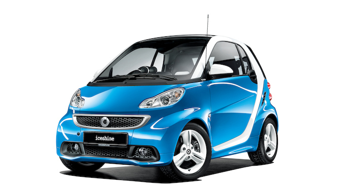 スマートに青と白のコントラストが鮮やかな特別仕様車｜Smart ギャラリー