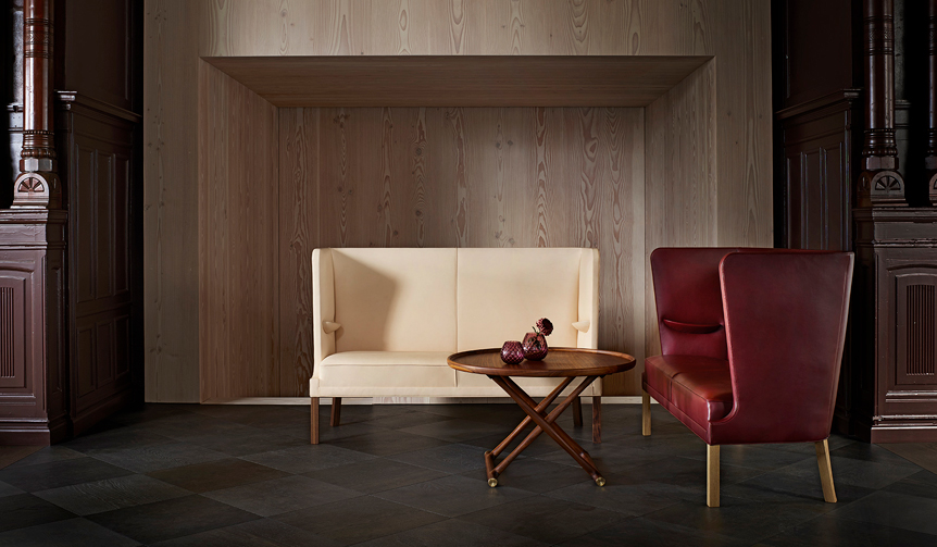 フリッツ・へニングセンの名作FH436 クーペ・ソファが復刻|CARL HANSEN & SØN