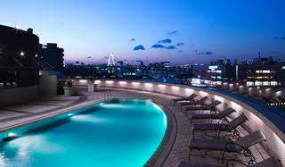 東京の夜景 × ナイトプールという贅沢体験｜Grand Nikko Tokyo Daiba