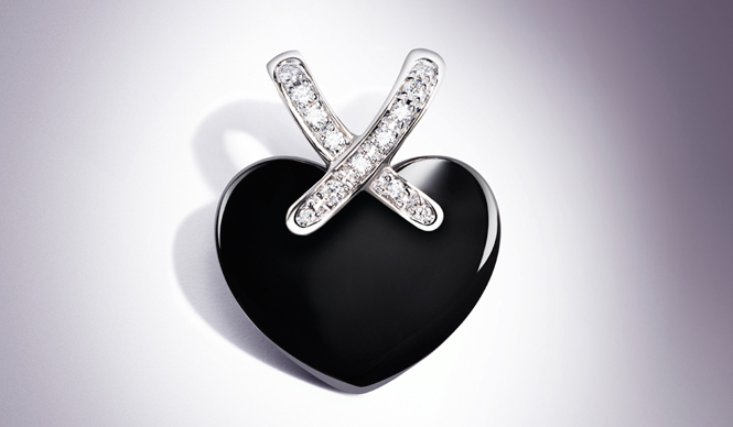 CHAUMET｜愛のカタチを演出する「リアン」の新作セラミックハートペンダント ギャラリー