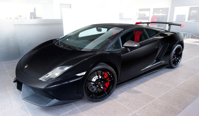 日本限定3台、世界最速のガヤルドが登場｜Lamborghini ギャラリー