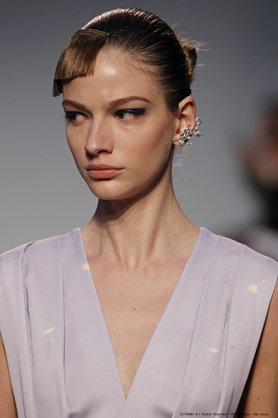 TASAKI｜「タクーン」のランウェイにタサキのイヤーカフが登場 ギャラリー