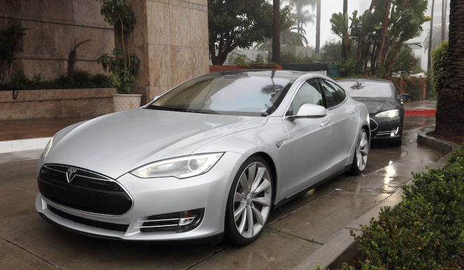 テスラ モデルSをテスト｜Tesla ギャラリー