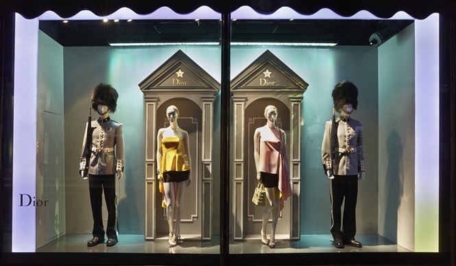 Dior｜ハロッズがディオールのワンダーランドに ギャラリー