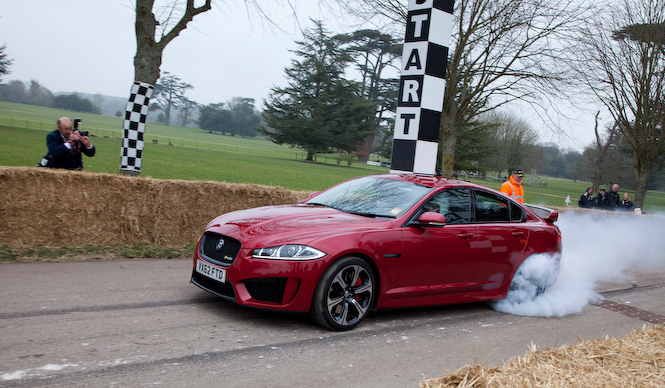 ジャガー最速のサルーン XFR-Sがヒルクライムを披露｜Jaguar ギャラリー