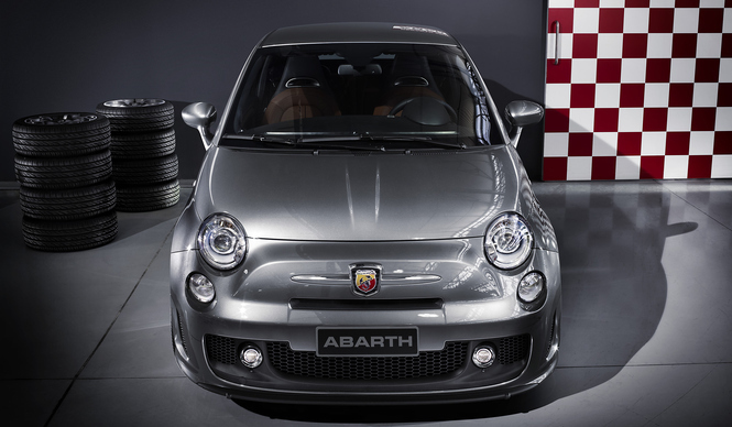 アバルト「500」に左ハンドル仕様を追加｜Abarth