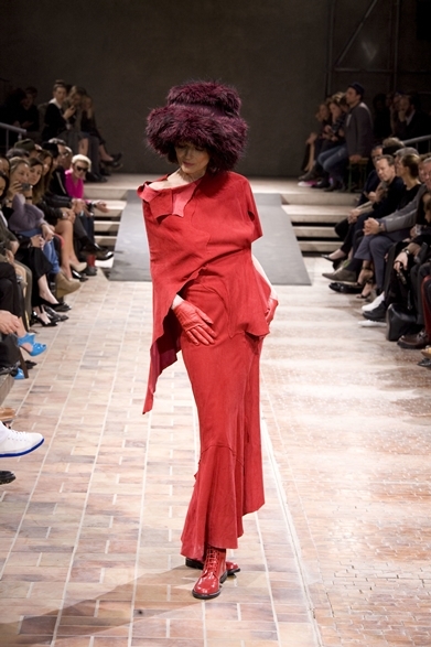 Yohji Yamamoto｜アーカイブ作品によるファッションショーを開催 ギャラリー