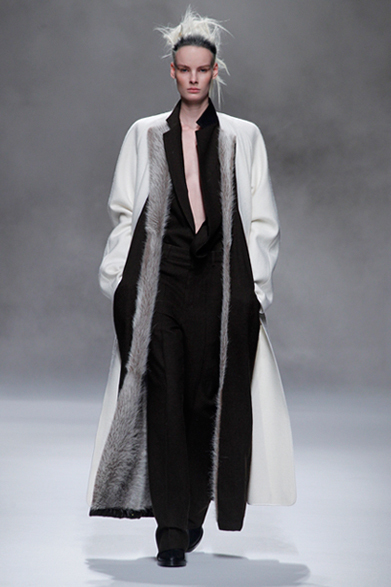 萩原輝美｜エルメス、ハイダー・アッカーマンが打ち立てる揺るぎないスタイル ギャラリー