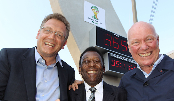 ワールドカップ ブラジル大会 カウントダウンクロックを披露｜