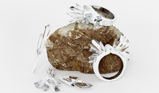 Maison Martin Margiela Crystalactite for Swarovski｜革新的なフュージョンカット「クリスタラクタイト」を発表 