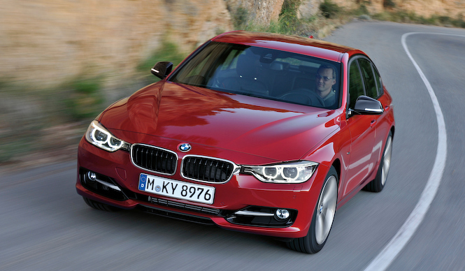 3シリーズも向上した安全装備と通信モジュールを標準採用｜BMW ギャラリー