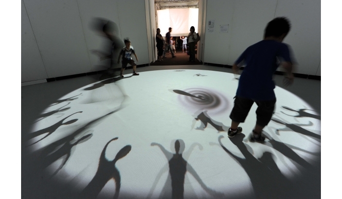 ART｜光を駆使した現代アートを“遊ぶ”『魔法の美術館』 ギャラリー