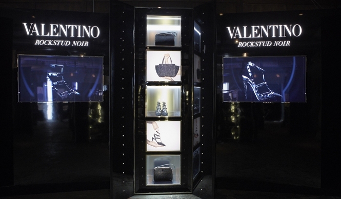 VALENTINO｜「ロックスタッズ」のポップアップストアが南青山にオープン