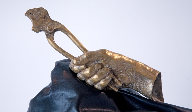 ART｜彫刻家カイディン・モニック・ル＝ウエラー『Jeux de mainsメゾンを紡ぎだす手』