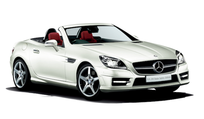 白と赤のコントラストの際立つ特別なSLK