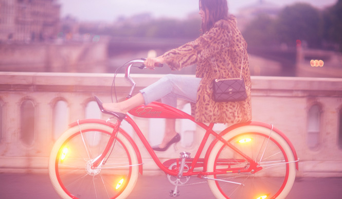 Roger Vivier｜コンマのカタチをした斬新なシューズ「ヴィルギュル」復刻