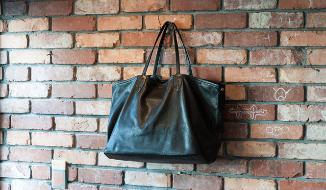 CHROME HEARTS｜新作「LUCILLE」シリーズのトートバッグ ギャラリー