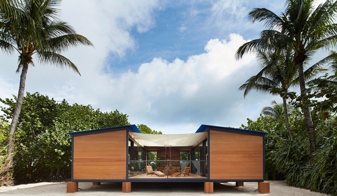 LOUIS VUITTON｜シャルロット・ぺリアンの最高傑作『限りなく水に近い家』を再現