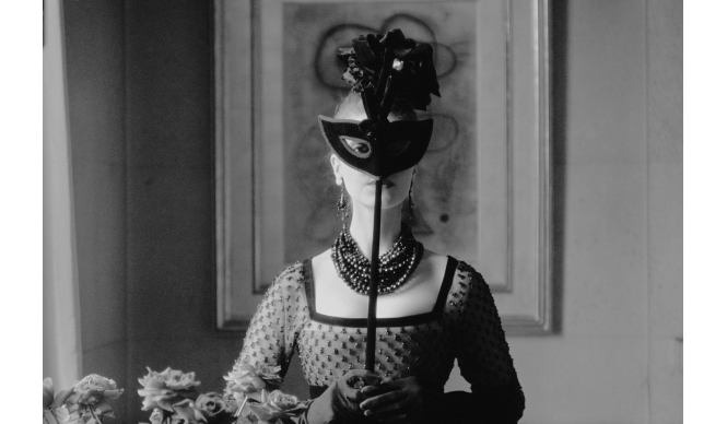 DIOR｜写真集『ディオール グラマー マーク・ショウ』 ギャラリー