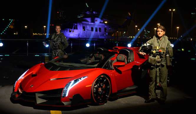 ヴェネーノ ロードスターを公開｜Lamborghini ギャラリー