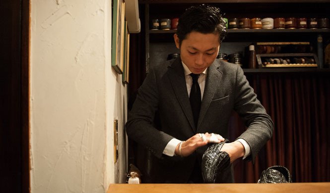 HANKYU MEN’S TOKYO|ブリフトアッシュ直伝、靴磨きの極意