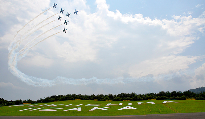 BREITLING｜空から勇気と希望を届けたブライトリング・ジェットチーム ギャラリー