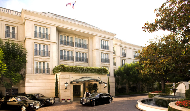 TRAVEL｜ビバリーヒルズ生誕100周年記念！　「ザ・ペニンシュラビバリーヒルズ」に1990年代へオマージュを捧げたスイートルームが誕生