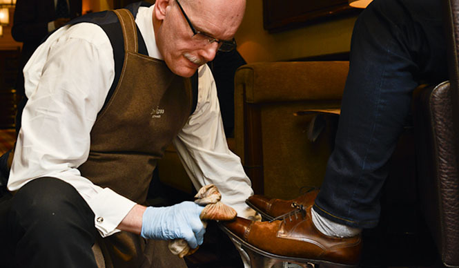 JOHN LOBB｜ロンドン「ザ・コノート」のバトラーサービス