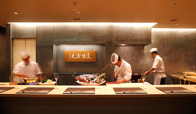 EAT│料理人たちの“ライブ”を間近で見て、味わう『銀座 kappou ukai』オープン