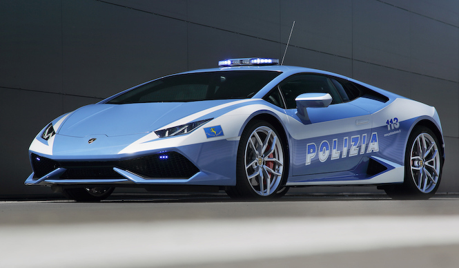 イタリア警察に新型ウラカンを配備｜Lamborghini ギャラリー