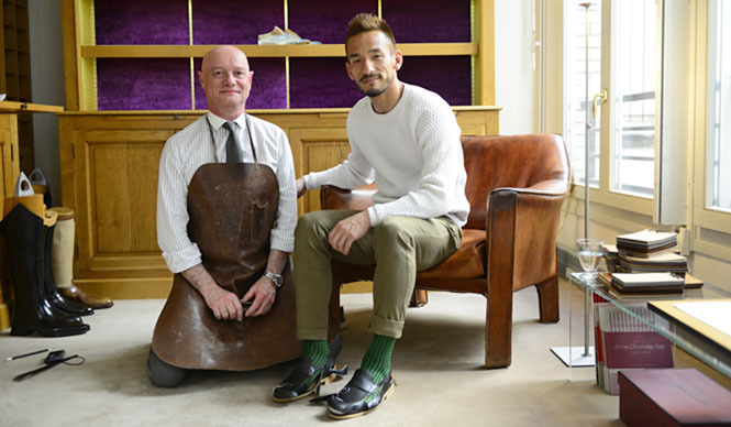 中田英寿、パリのビスポークアトリエを訪れる（トライオン・1） ギャラリー｜JOHN LOBB