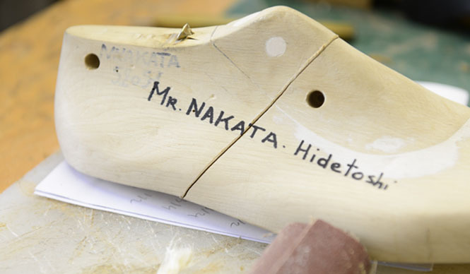 中田英寿、パリのビスポークアトリエを訪れる（トライオン・2） ギャラリー｜JOHN LOBB