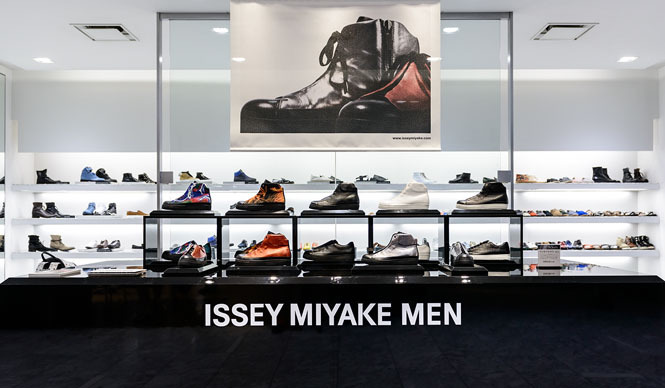 ISSEY MIYAKE｜新作スニーカー「FLYFRONT」シリーズ ギャラリー