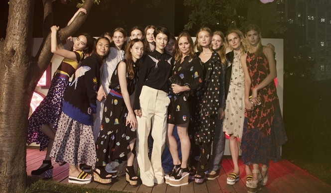 STELLA McCARTNEY｜2015年春コレクションのプレゼンテーションを開催（1）