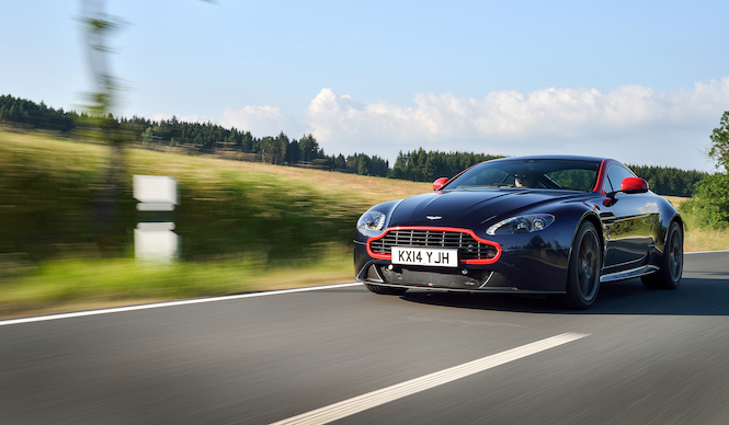 アストン V8 ヴァンテージ N430を英国で試乗する｜Aston Martin ギャラリー