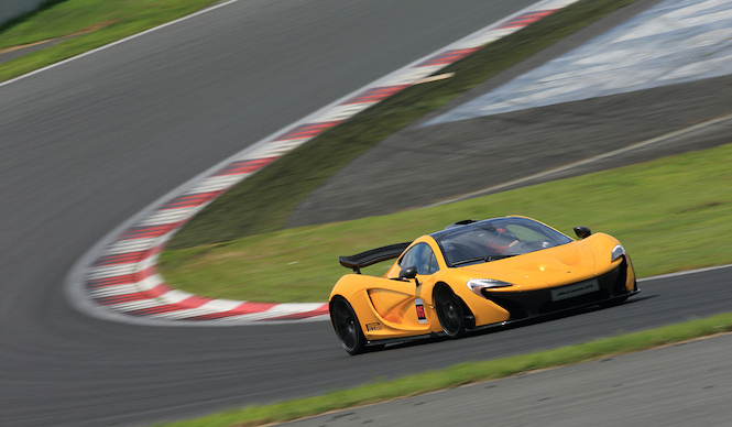 富士スピードウェイでマクラーレン P1を試す｜McLaren ギャラリー