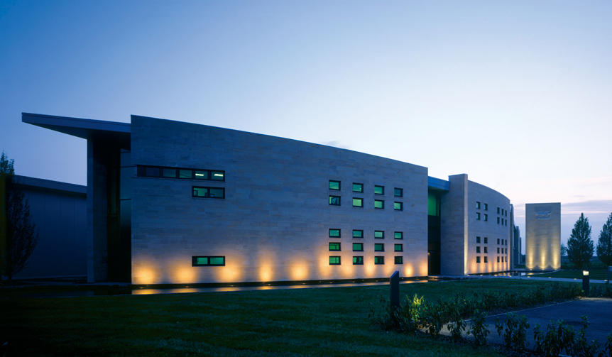 岐路に立つ、アストンマーティンの行方｜Aston Martin ギャラリー