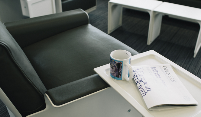 ヴィツゥの名作家具「620 チェア・プログラム」と「621 サイド・テーブル」の魅力｜Vitsoe ギャラリー