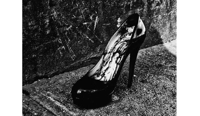 森山大道が太宰治の世界にオマージュを捧げる写真展『DAZAI』｜AM ギャラリー