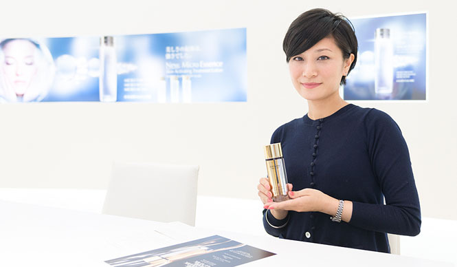 ESTÉE LAUDER｜PR担当・渡邉明子が語る「偏愛のコスメ」 ギャラリー