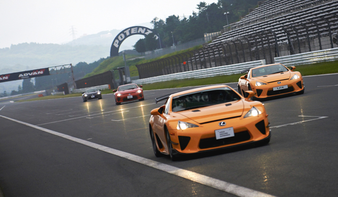 レクサスが開催するアメイジングなドライビングレッスン｜Lexus 