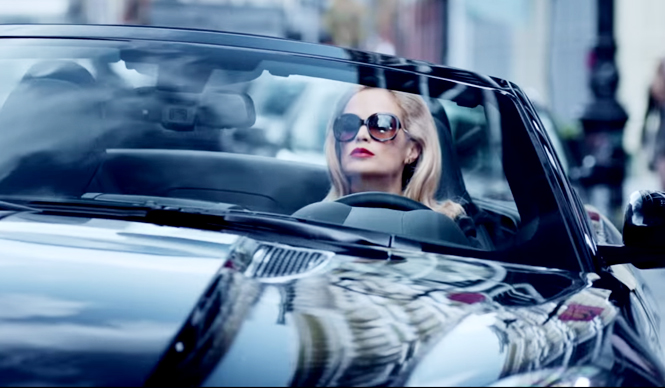 発色とうるおい続くあたらしいエンヴィ リップスティック発売｜ESTÉE LAUDER ギャラリー